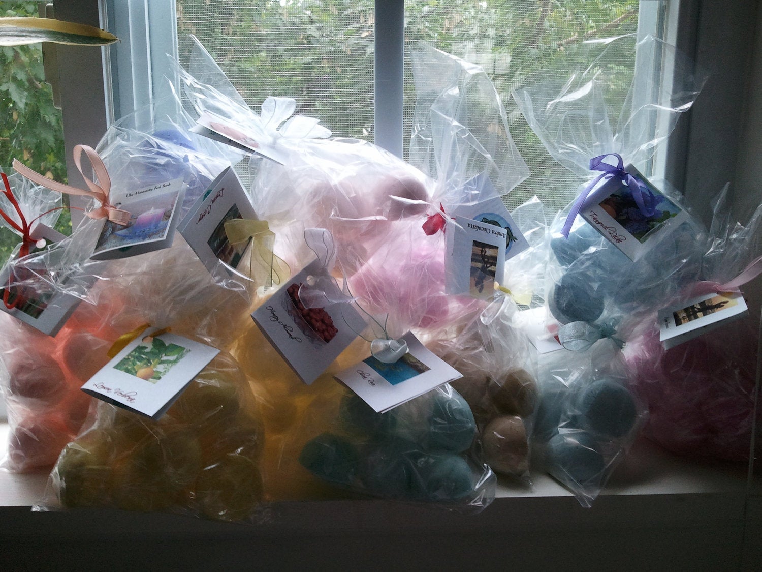 14 bath bombs (select from over 100 fragrances) Fragrances L thru S