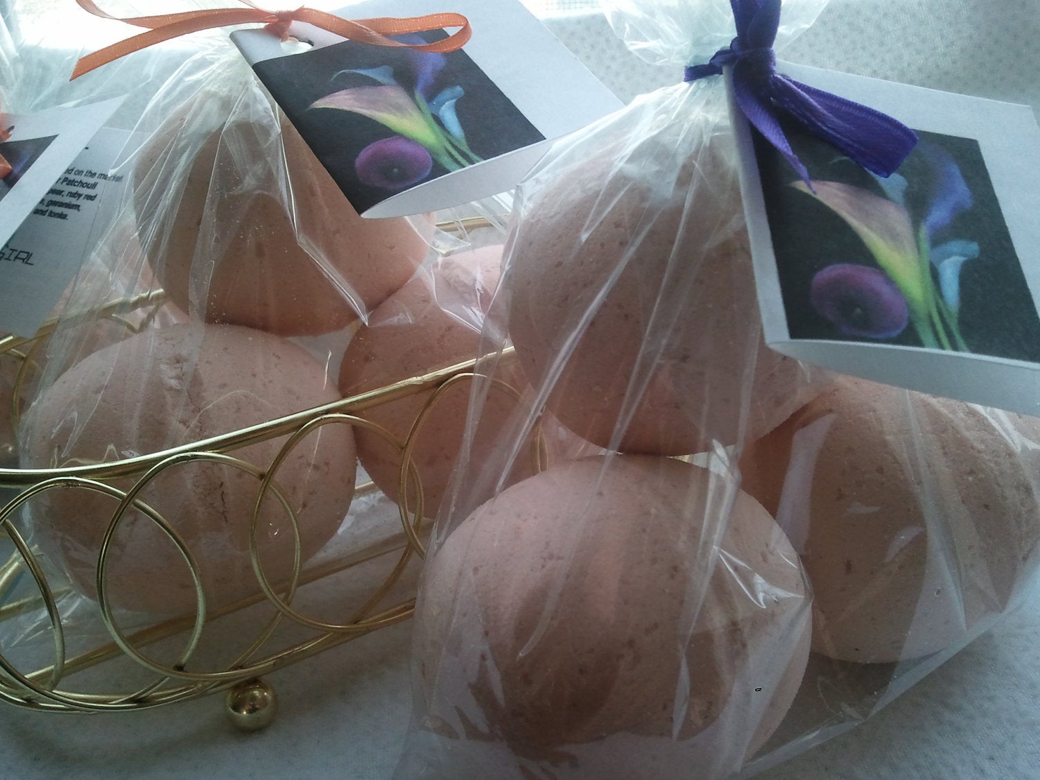 14 bath bombs in Amber Patchouli fragrance, gift bag bath fizzies, great for dry skin