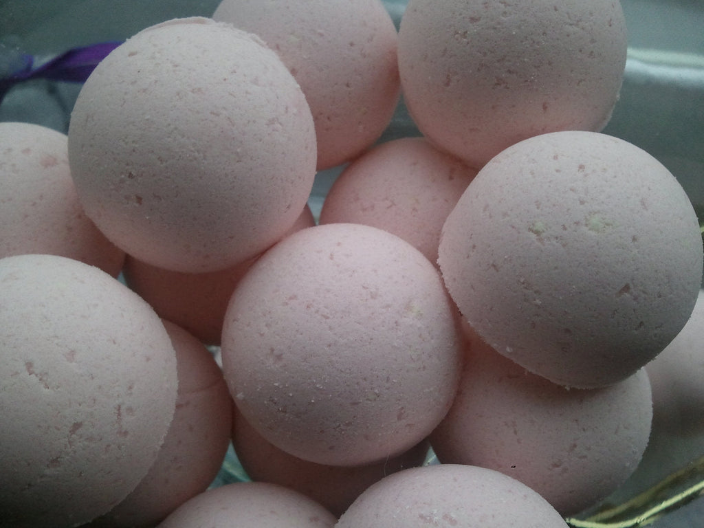 14 bath bombs (Candy Cane) gift bag bath fizzies, great for kids, with our ultra rich oil blend